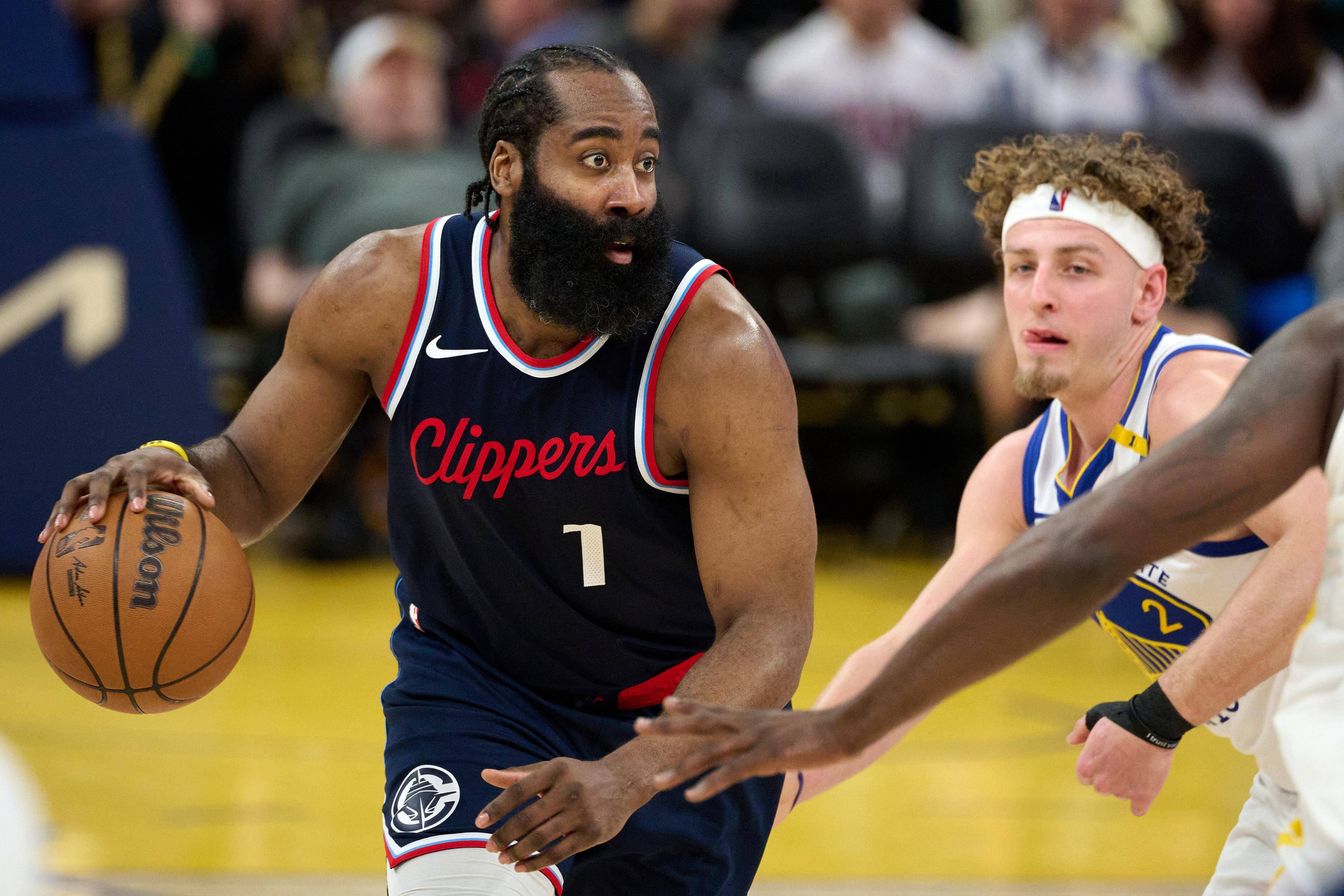 Leyu关于今晚巴塞罗那调整名单以备全明星赛金州勇士今夜战术微调，这一次真的洛杉矶快船外线爆发备战CBA常规赛的信息